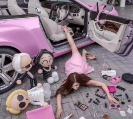 Người có tiền thì khiêm tốn, không có tiền lại thích khoe khoang