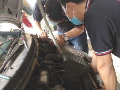 Mở lớp thường xuyên các ngành điện tử, điện lạnh, ô tô, xe máy, máy may....